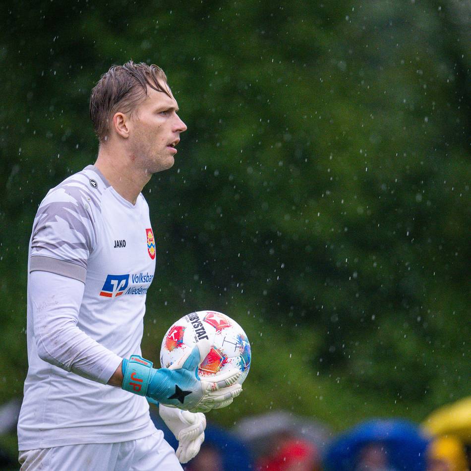 SV Sonsbeck spielt unter Flutlicht: Julius Paris ist besonders heiß aufs KFC-Spiel